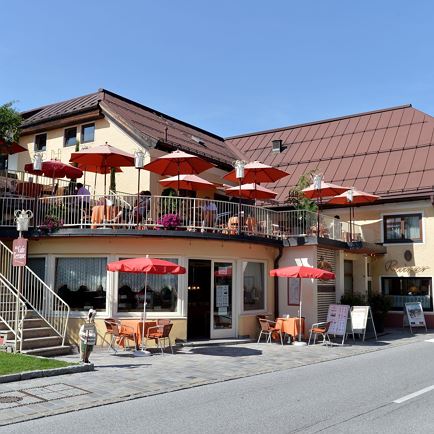 Cafe-Rainer-St-Johann-Speckbacherstrasse-6-Sandra-