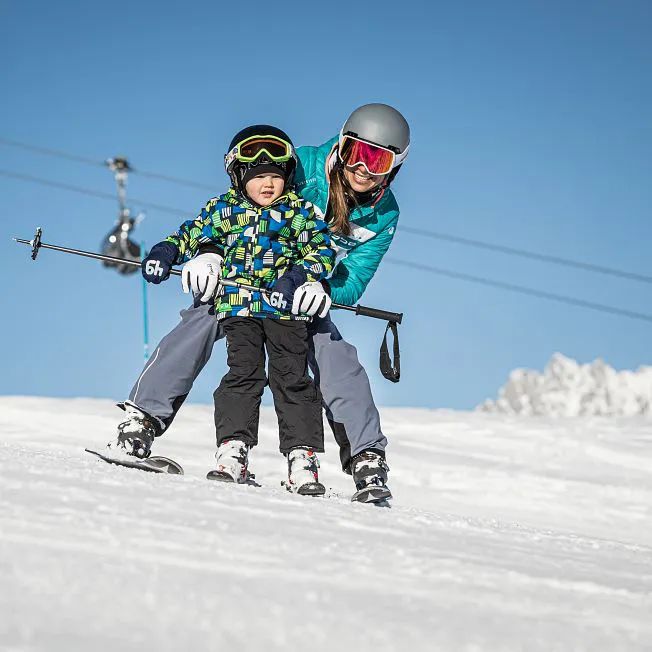 /media/gridteaser/kinder-beim-skifahren-region-st.-johann-in-tirol-10.webp