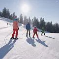 /media/kitzbueheler-alpen-ski-hero-familie-gruber-vater-und-tochter-im-skigebiet-c-daniel-gollner.webp