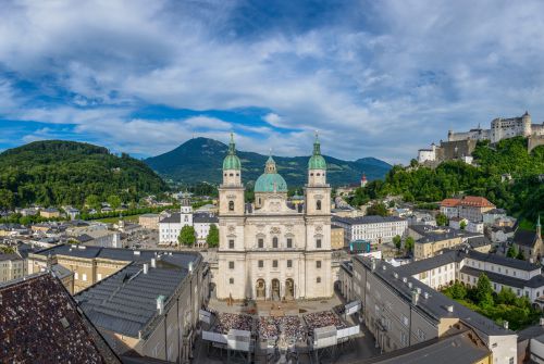 Salzburg-Festpsiele-Domplatz-e-Tourismus-Salzburg-Breitegger-Günter