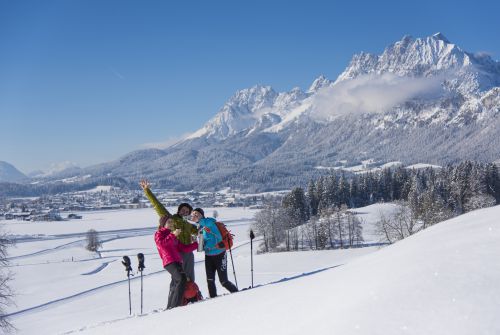 Winterwanderer beim Selfie - Region St. Johann in Tirol
