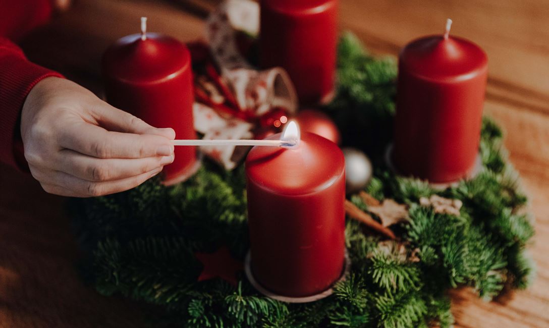 Adventkranzbinden mit Maria Ebner