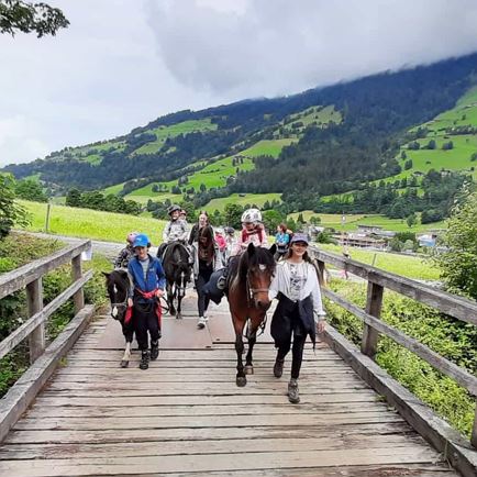 Hiking with ponies to Stoffl Strudelwurm