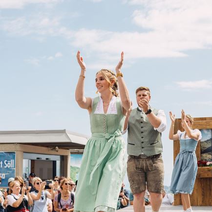 Dirndl und Lederhosen Tag