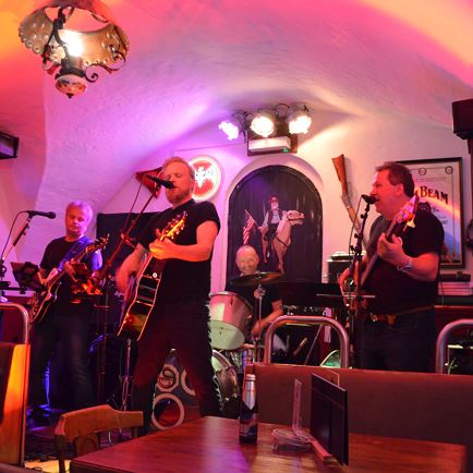 Fieberbrunner Bummelnacht mit 'Rusty Strings'