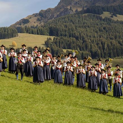 Platzkonzert mit der Bigband St. Johann in Tirol