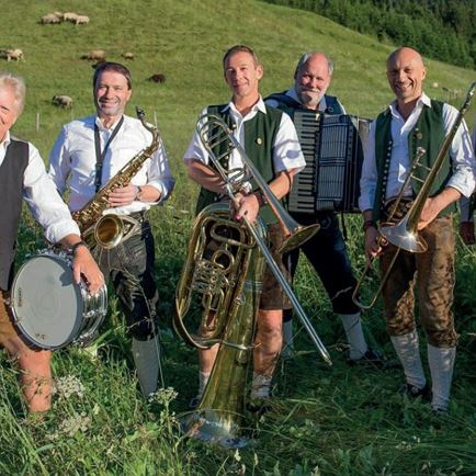 Live Musik im Gastgarten 'Koasa Combo'