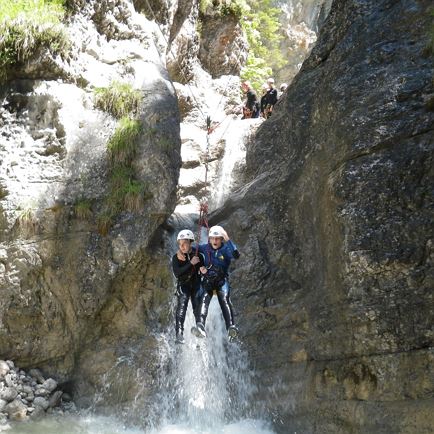 Jugendprogramm: Familien-Canyoning
