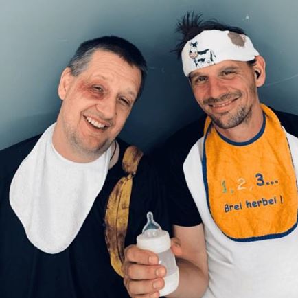 VZ Komma: The Super Dads