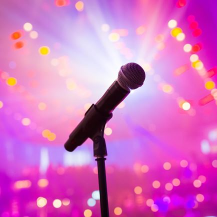 VZ Komma: LADIES NIGHT AUF TIROLERISCH