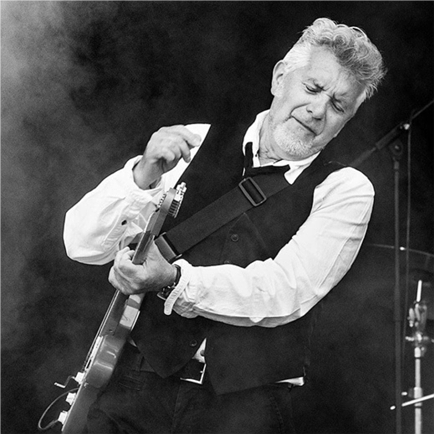 VZ Komma: Mick Rogers