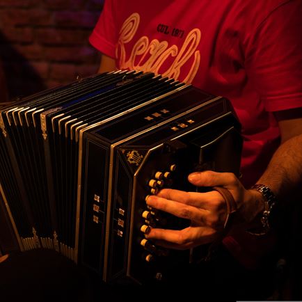 VZ Komma: TYROL MUSIC PROJECT & WOLFGANG GRATSCHMAIER