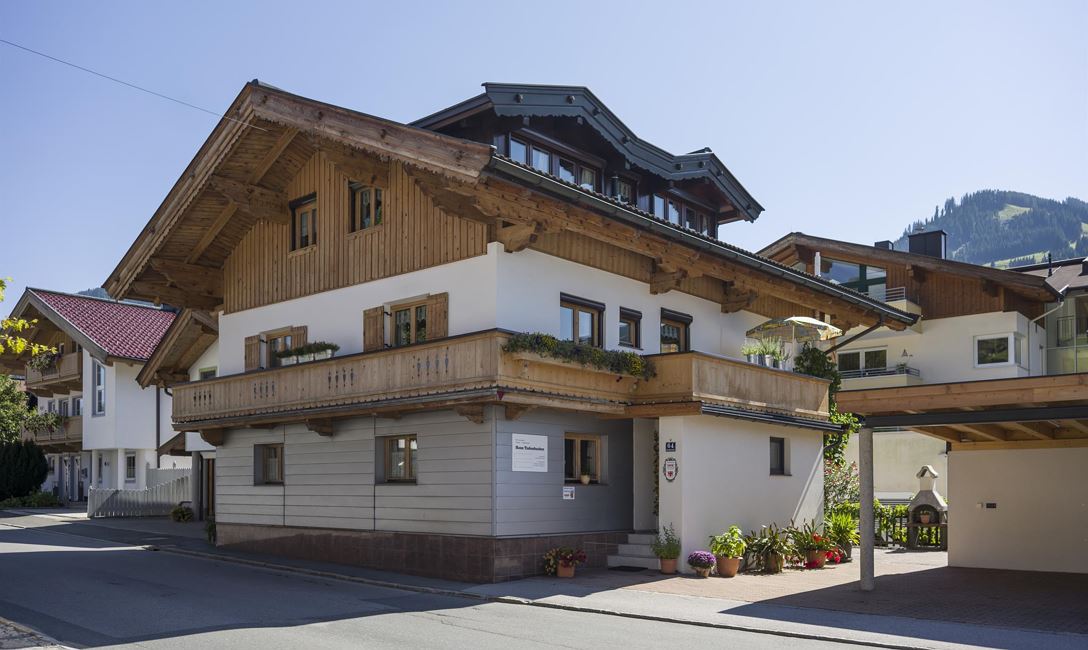 Haus_Tiefenbacher_Dorfstrasse_64_Brixen_Haus_ausse