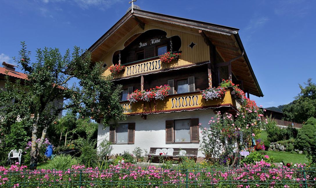 Haus_Weber_Doerfl_35_Itter_Haus_aussen_Sommer