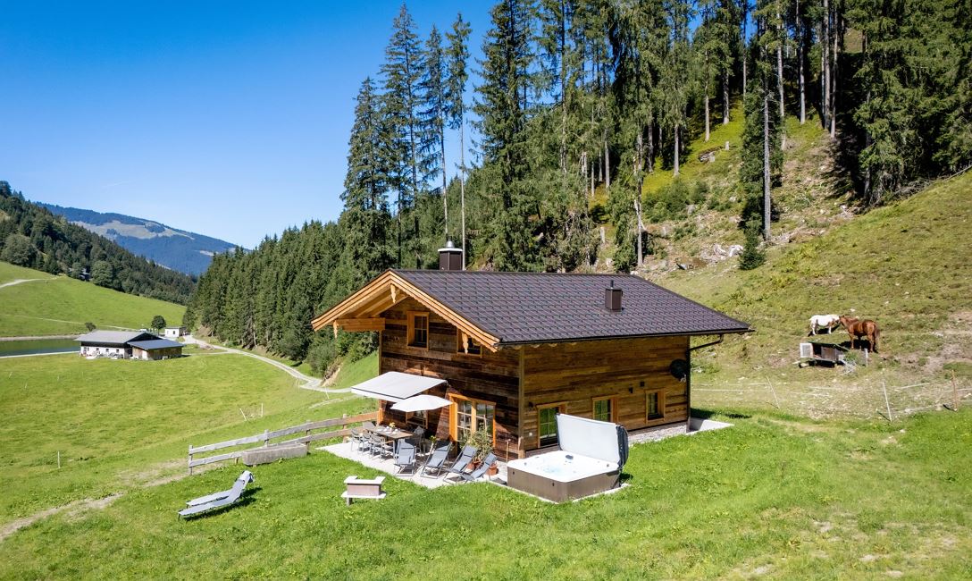 Heualm_Kurzer_Grund_22_Hpfgarten_09_2026_Haus_auss