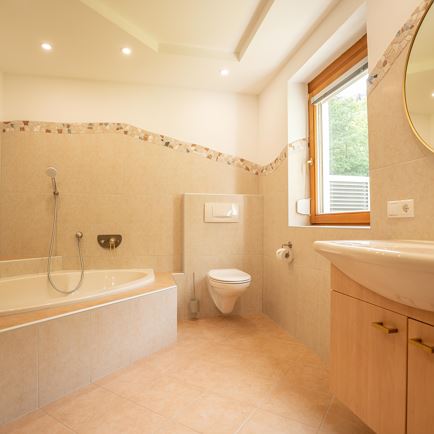 bad 2 mit badewanne
