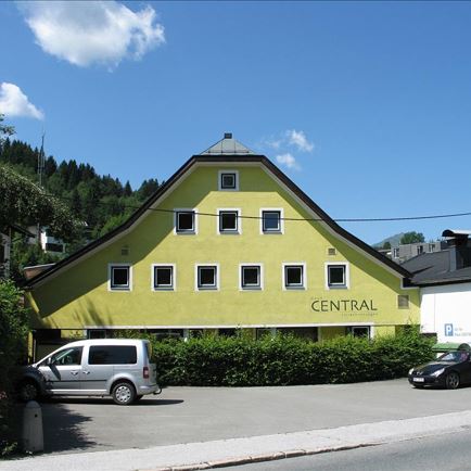 Haus und Parkplatz