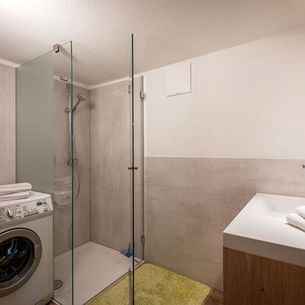 Dusche (c) Hannes Dabernig