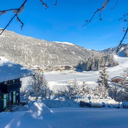 Haus mit Blick auf die Kinder-Skiwiese