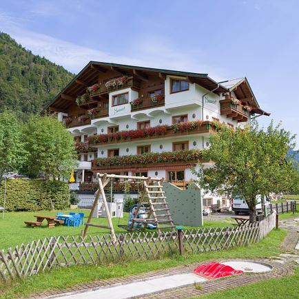 Hotel_Neuwirt_wenger_Strasse_21_Kirchdorf_Haus_aus