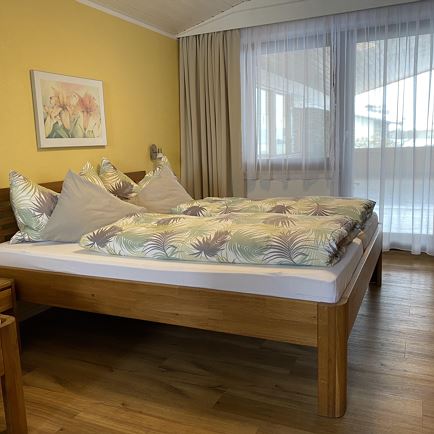 App.4-Schlafzimmer mit 3 Betten