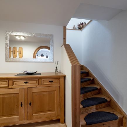 Haus_Milan_Weibernweg_2_St_Johann_Garderobe_Stiege