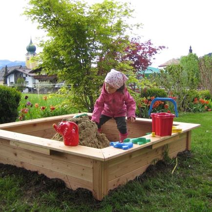 Sandkiste im Garten