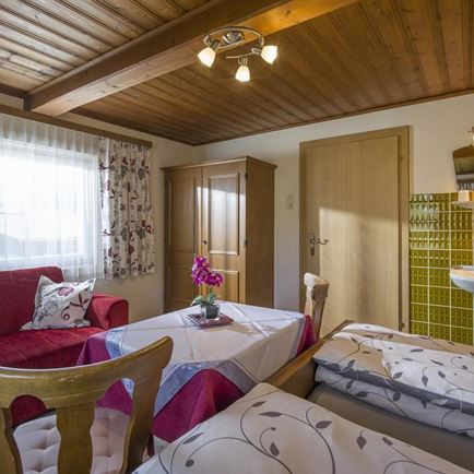 Haus-Jaworek-Wörgl-Doppelzimmer-Dreibettzimmer1