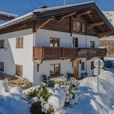 Stammhaus Gamper Seitenansicht Winter