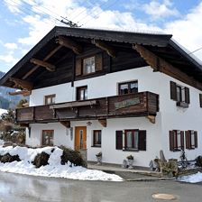 Stammhaus Gamper Seitenansicht Winter