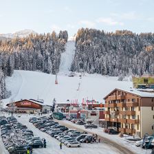 Außenansicht mit Blick auf Skipiste