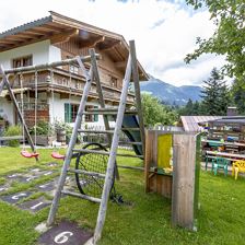 Kinderspielplatz im Garten