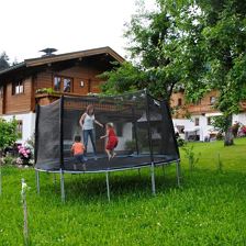 Haus mit Trampolin