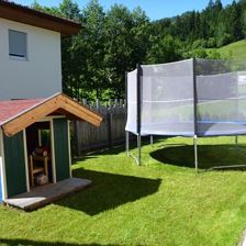 Spielplatz mit Garten