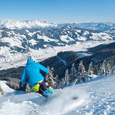 skifahren-im-tiefschnee-im-skigebiet-kirchberg-kit