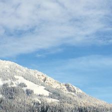 Tief verschneite Winterlandschaft
