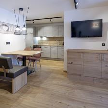 Essplatz und Küche - 4-Personen-Appartement
