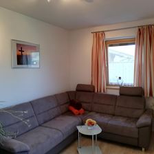 Haus-Roland-Prem-Annamarie-Lindrainweg-Couch
