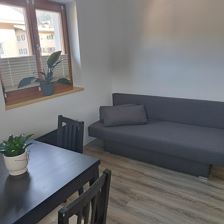 Ausziehbare Couch im Wohnzimmer