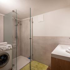 Dusche (c) Hannes Dabernig