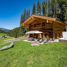 Heualm_Kurzer_Grund_22_Hpfgarten_09_2026_Haus_auss