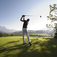 Mehrere Golfplätze in unmittelbare Nähe.