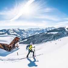 skitour-mit-perfekter-aussicht-in-den-kitzbueheler