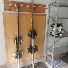 Aufbewahrung für Skischuhe uns Ski