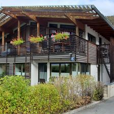 Tiroler Chalet mit Apartment oben rechts