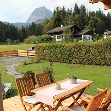 Terrasse mit Garten