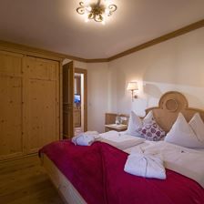 Oberhabach_Zimmer_SuiteKalkstein_SZ