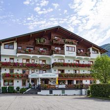 Hotel_Neuwirt_wenger_Strasse_21_Kirchdorf_Haus_aus