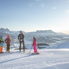 Skifahren mit Familie (c) Mirja Geh (9)
