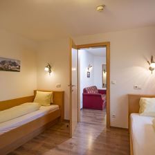 Chalet_Alpina_Hotel_Tyrol_Appartement_5_Zweibettzi